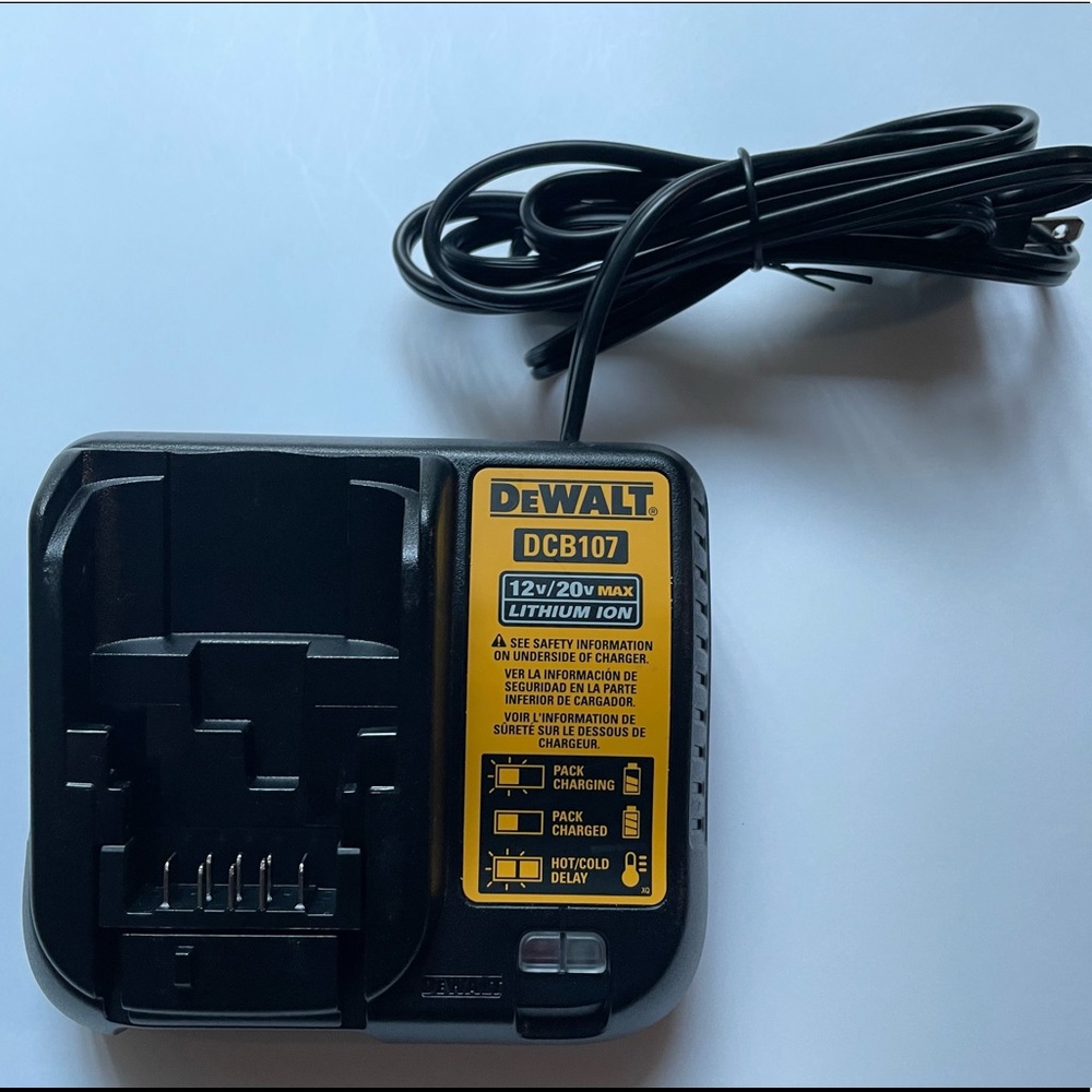 DEWALT DCB107 Lithium-Ion 12v 20v Battery Charger, EUC - Picture 2 of 6